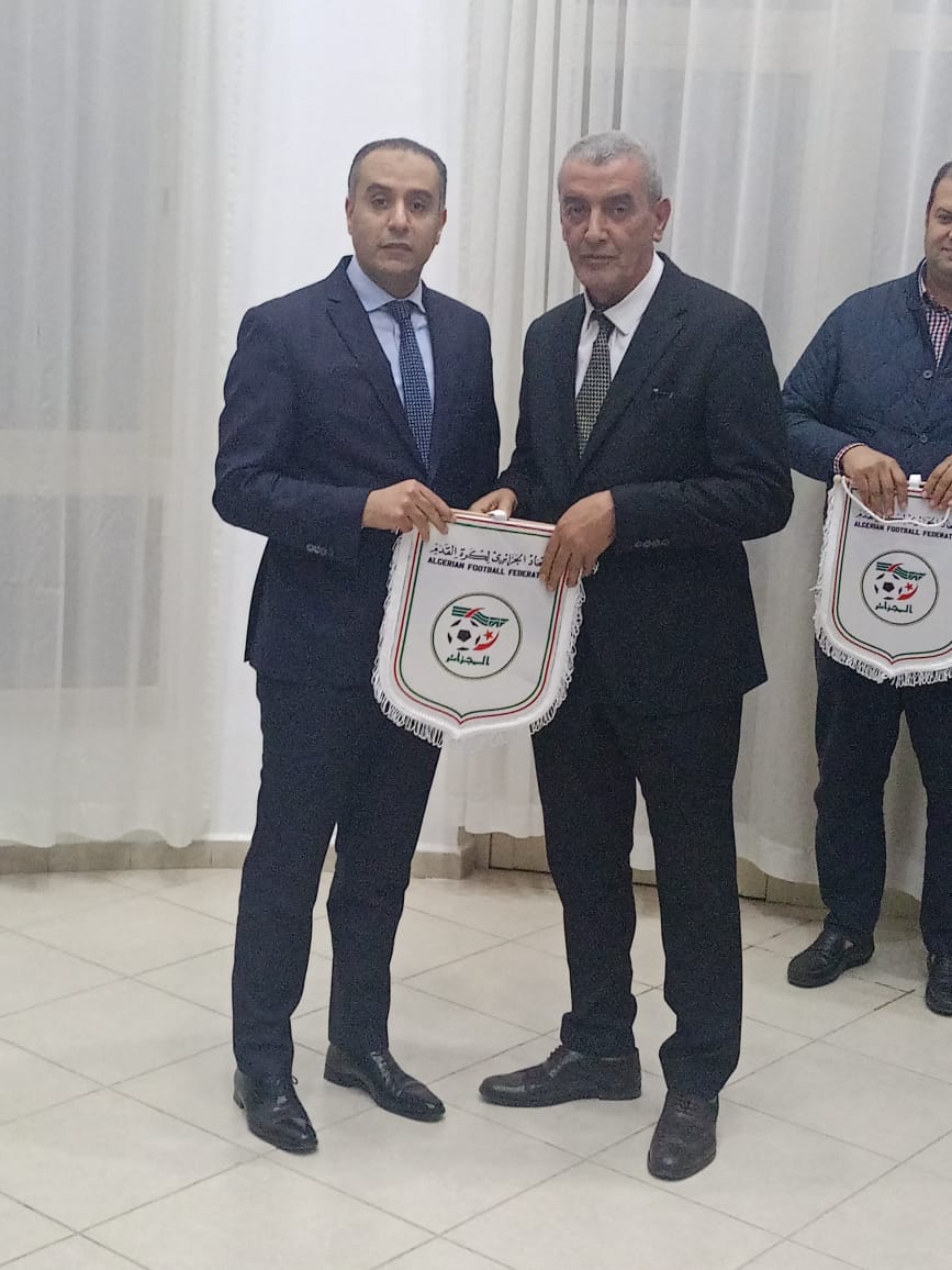 Le président de la LIRF reçoit le fanion de la FAF